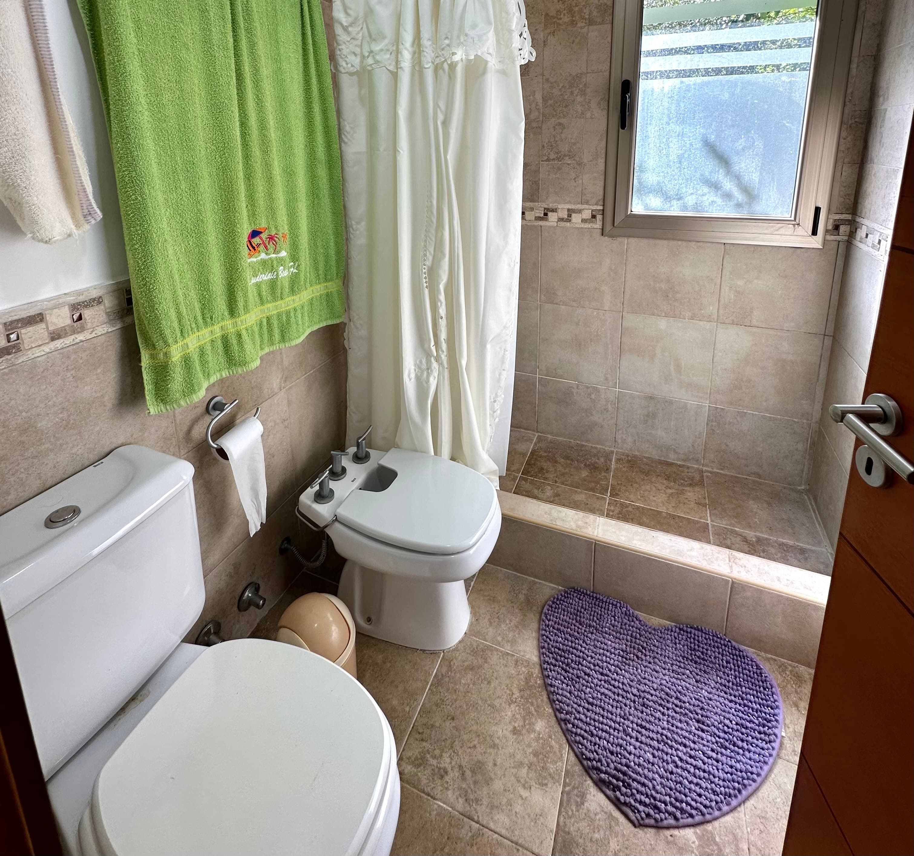 Baño que comparten la habitación 1 y 2